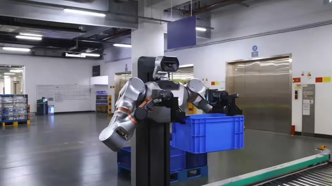 宁德时代携手银河通用，重载人形机器人Galbot S1入驻自家智慧产线